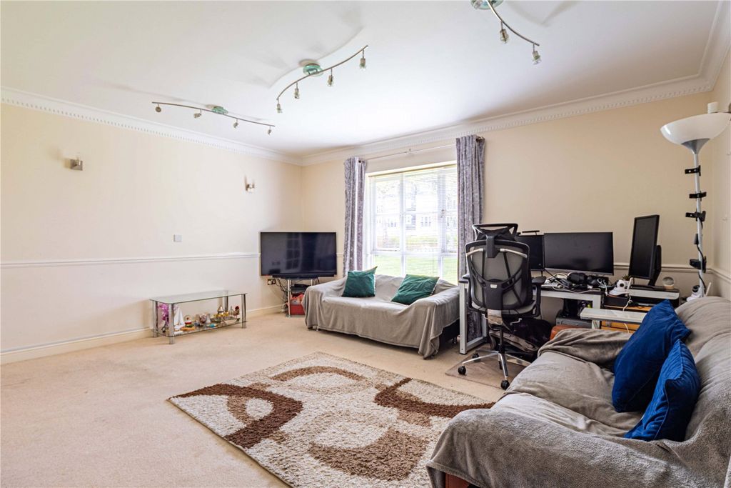 Property photo 2 of 11 Picture No. 12