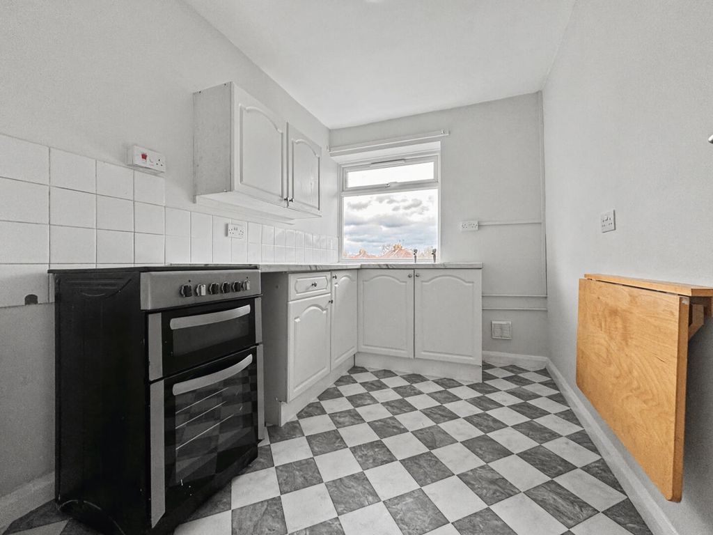 Property photo 2 of 10 Kitchen