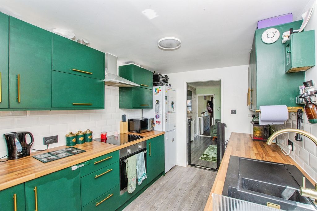 Property photo 2 of 18