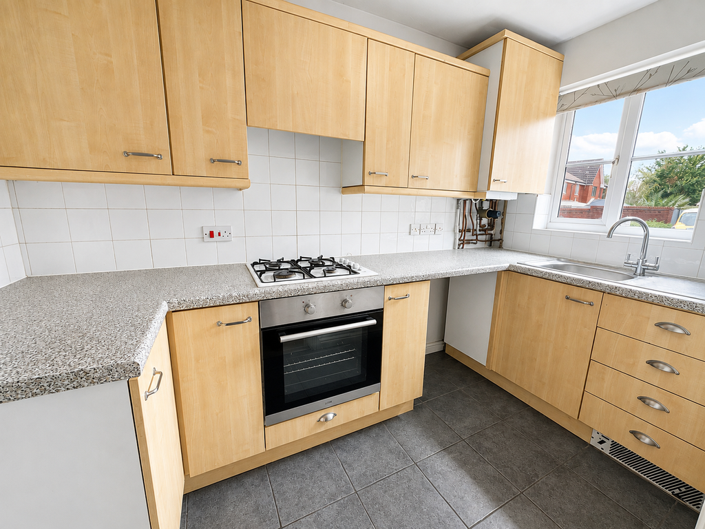Property photo 3 of 8 Fitted Kitchen