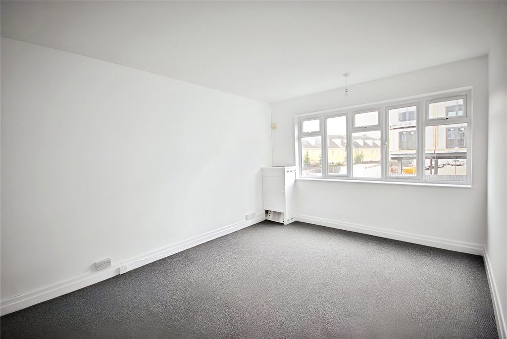 Property photo 1 of 8 Bedroom