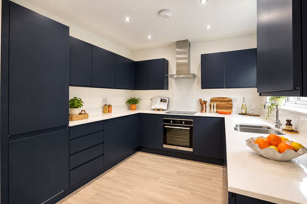 Property photo 3 of 19 Kitchen