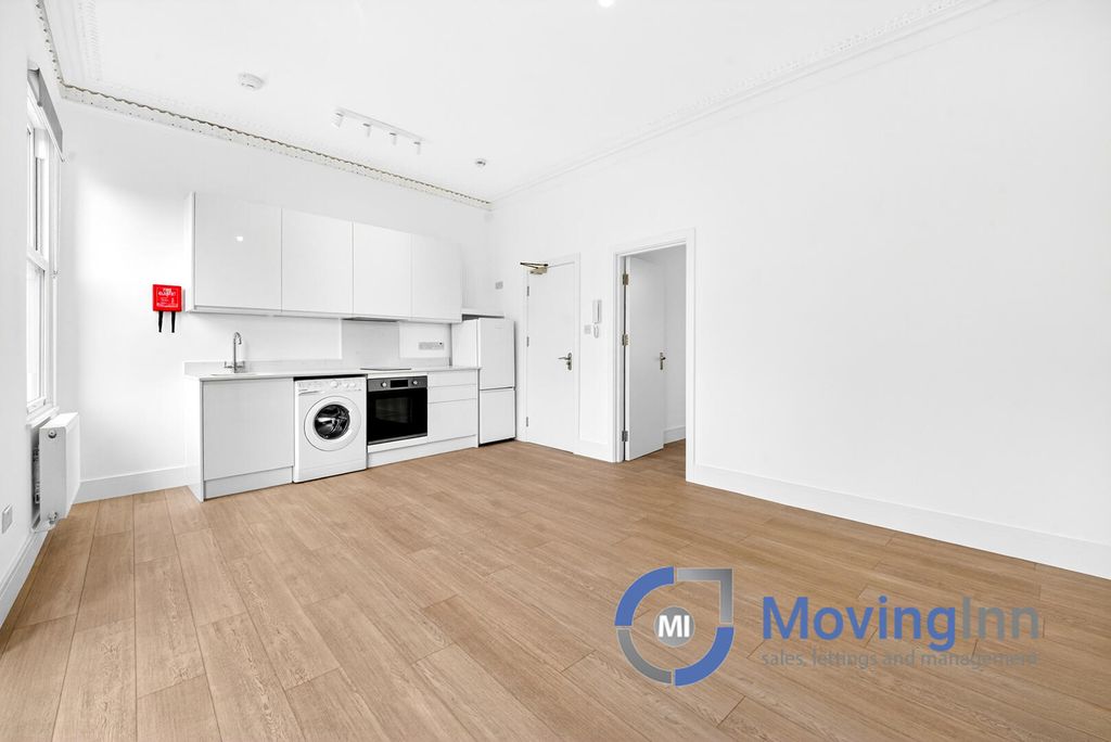 Property photo 3 of 18 Kitchen