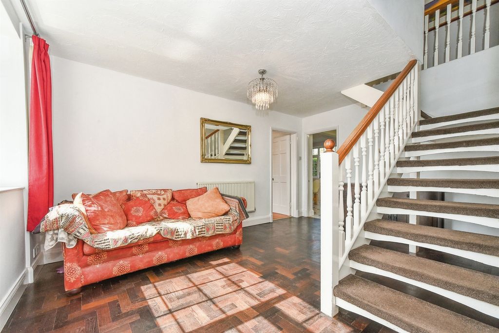 Property photo 2 of 25