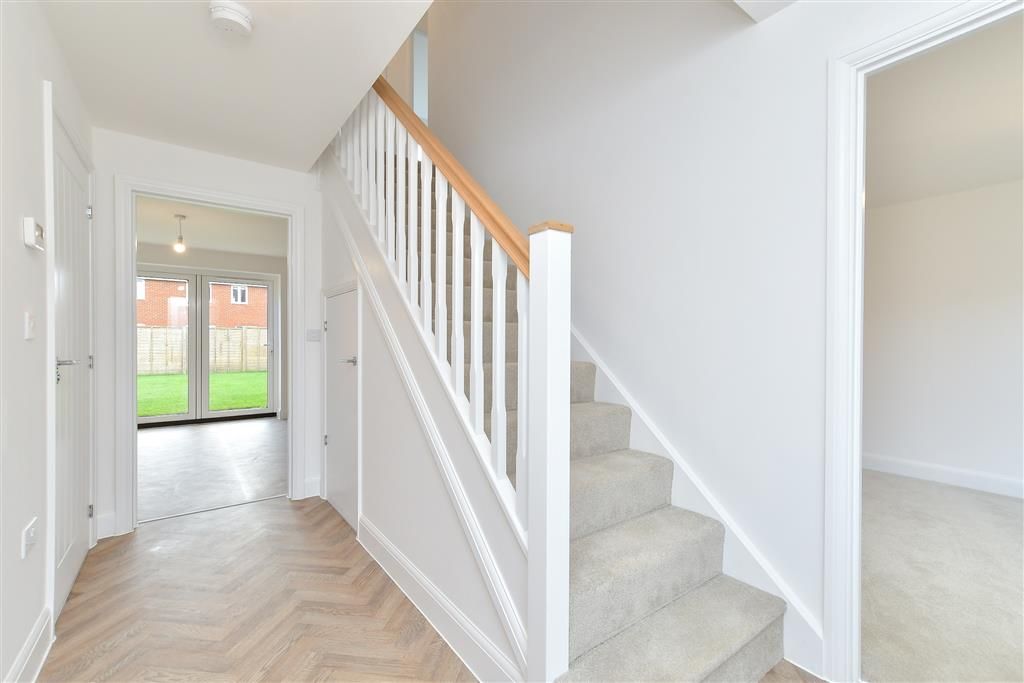 Property photo 3 of 13 Entrance Hall
