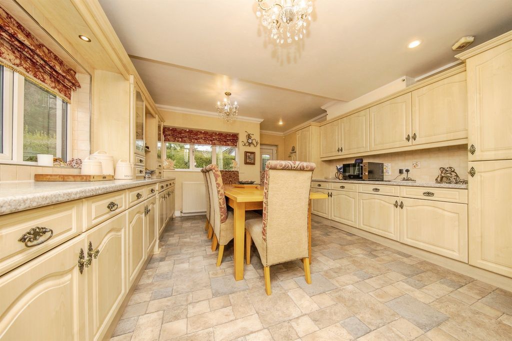 Property photo 3 of 26