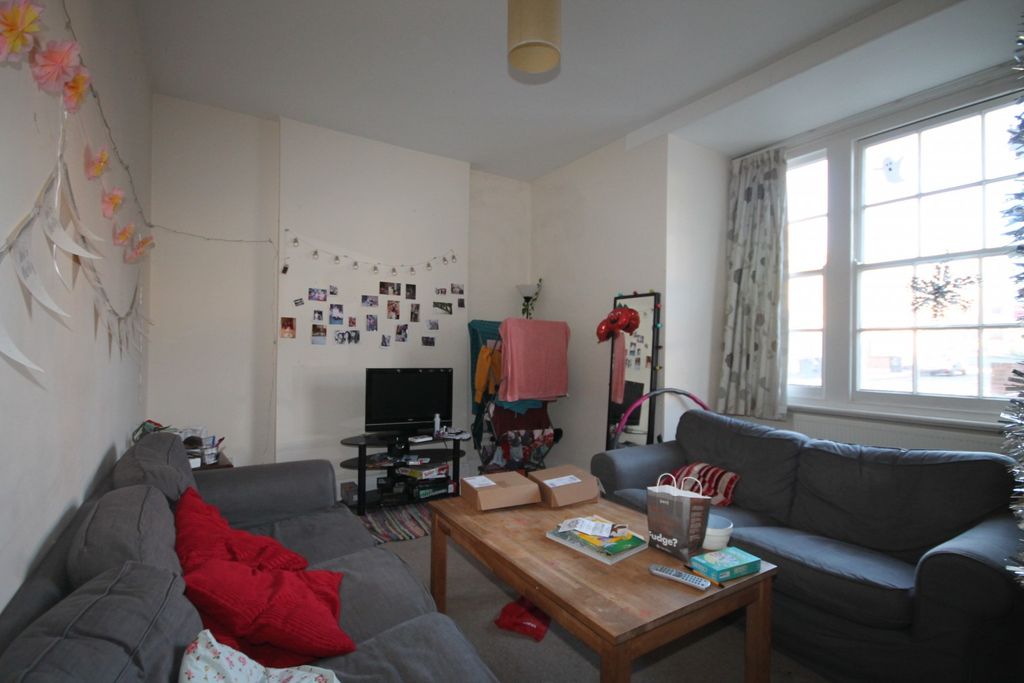 Property photo 3 of 4 Lounge