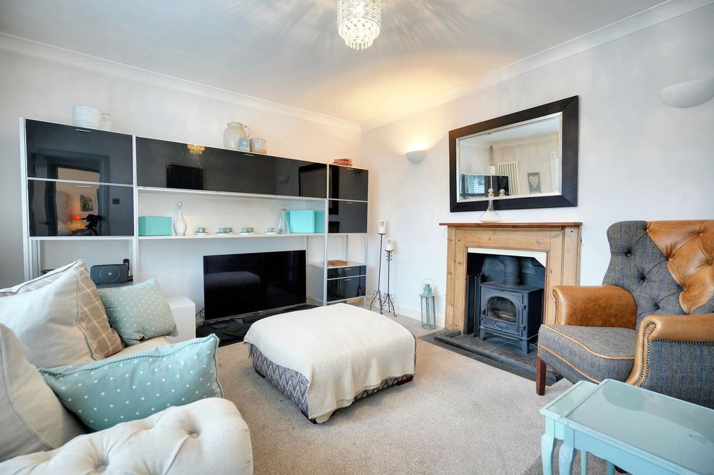 Property photo 3 of 28