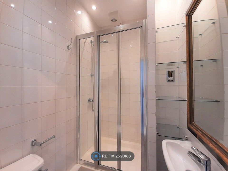 Property photo 3 of 16 Ensuite