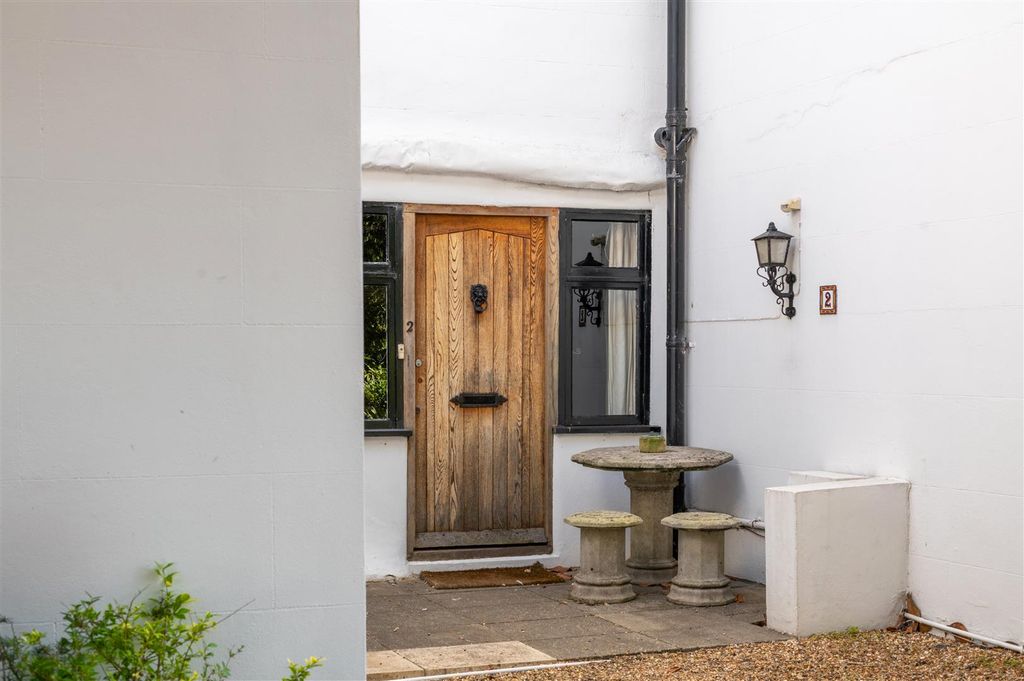 Property photo 3 of 27 2_Hookwood_Manor_Externals-28.Jpg