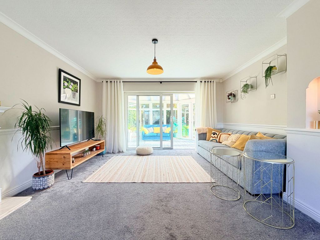 Property photo 2 of 28