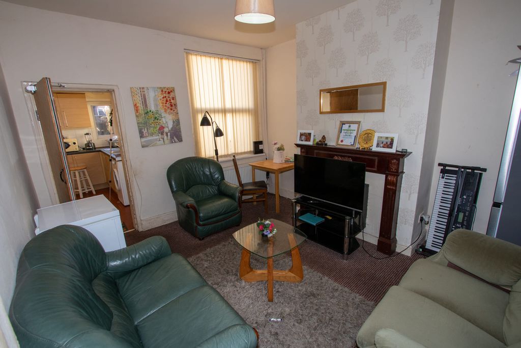 Property photo 2 of 18