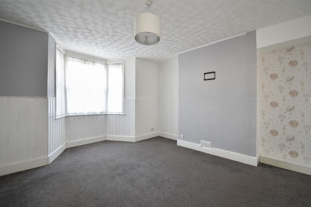 Property photo 1 of 13 Bedroom