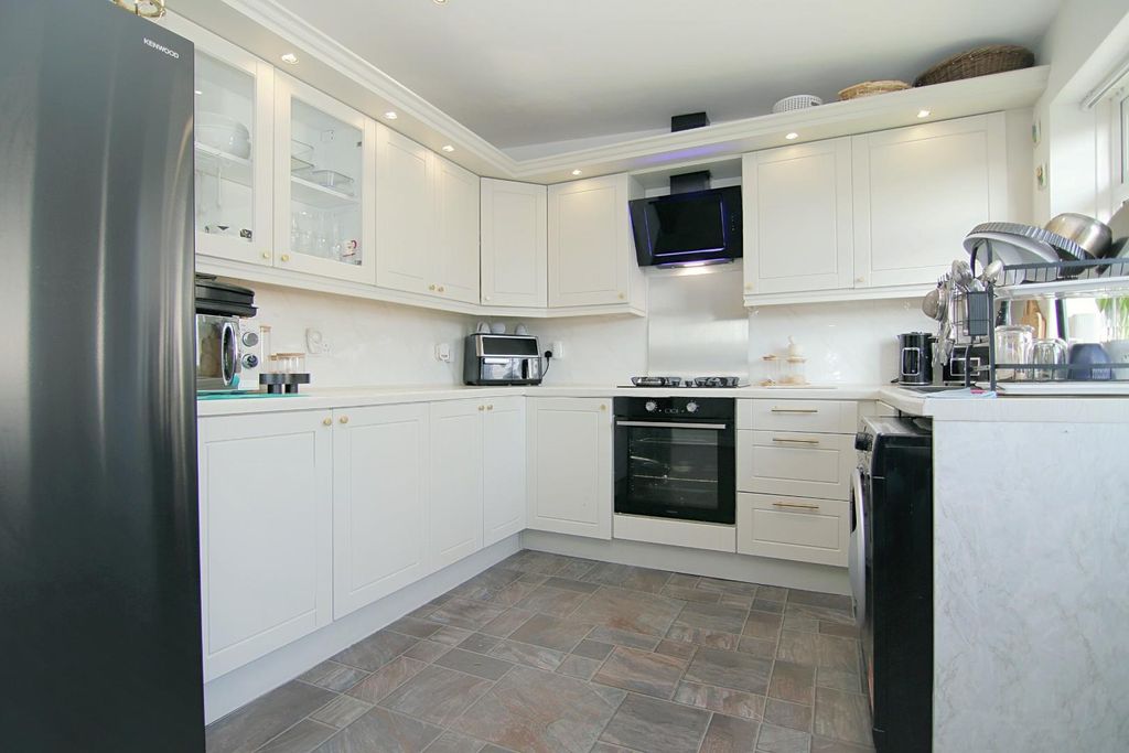 Property photo 3 of 26 Dining Kitchen