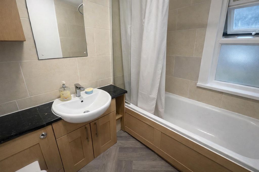 Property photo 2 of 4 Chatgpt Image Jan 16, 2026, 10_54_14 Am.Png