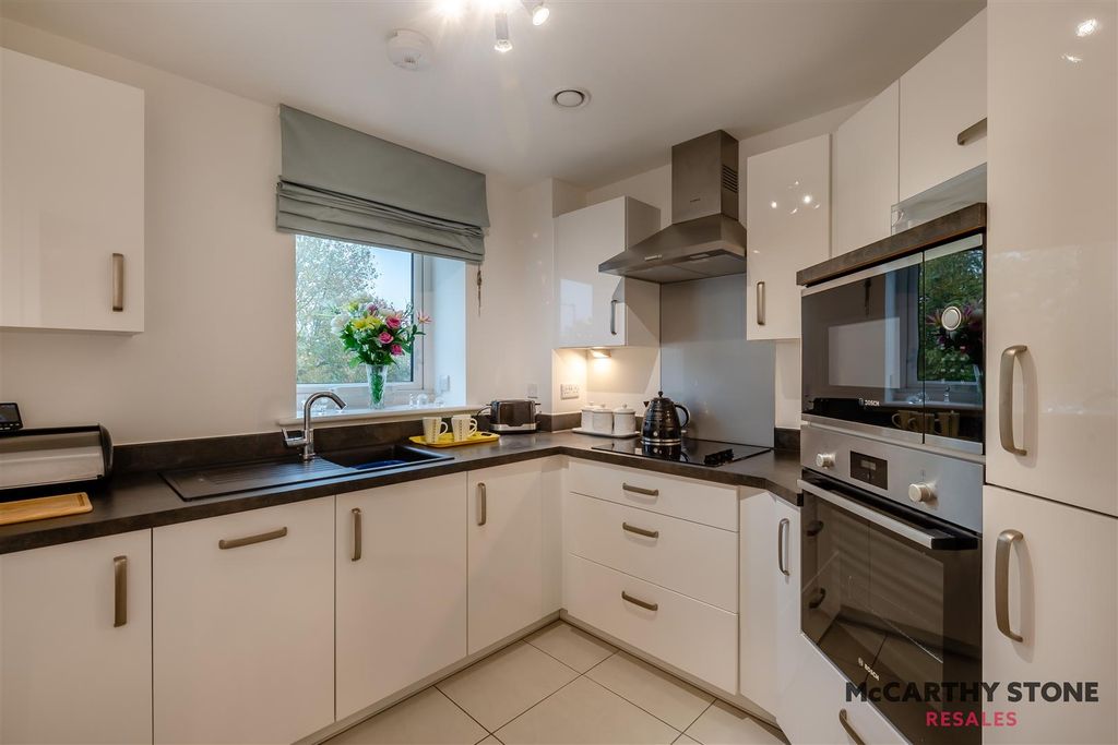 Property photo 3 of 10 8627937-Interior13.Jpg
