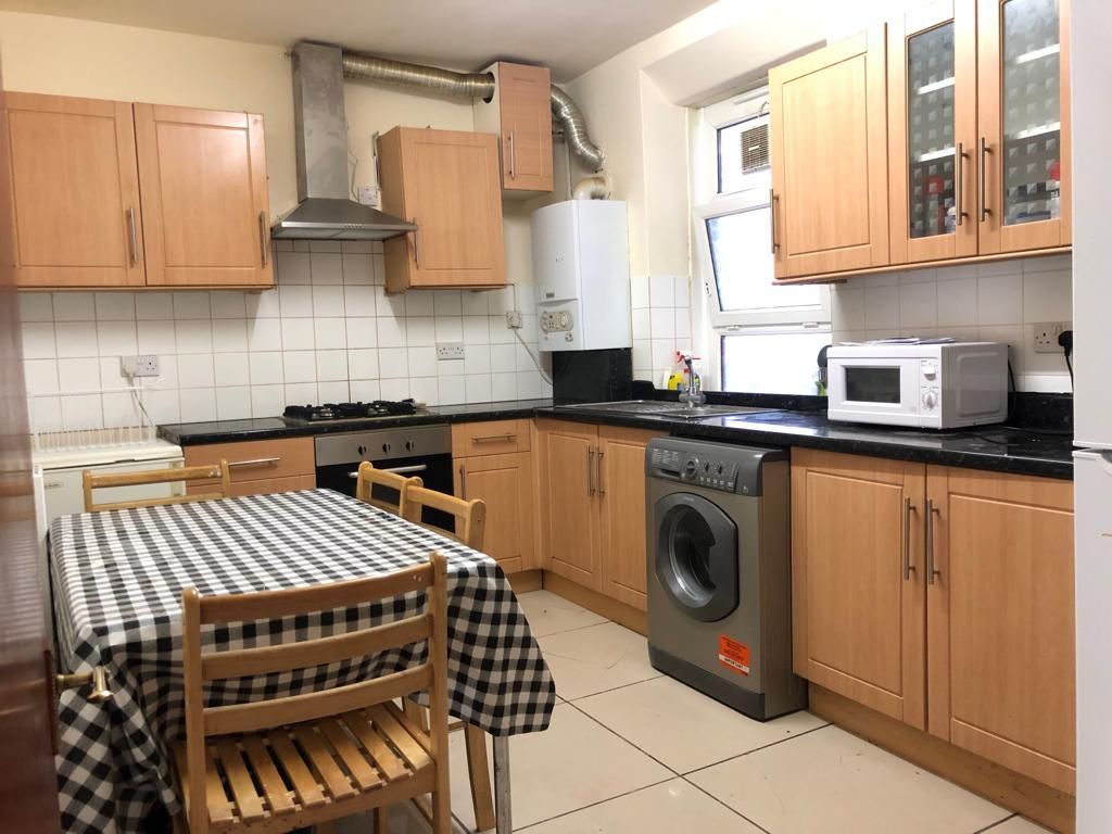 Property photo 3 of 10 Kitchen