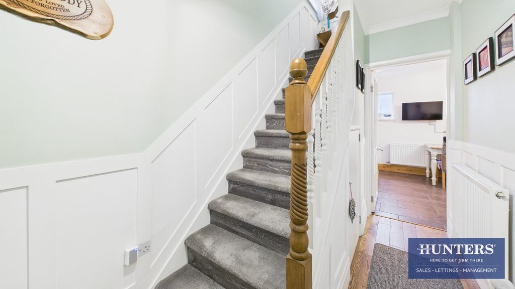 Property photo 3 of 16 Hallway