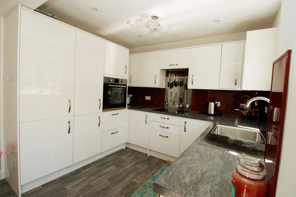 Property photo 3 of 38