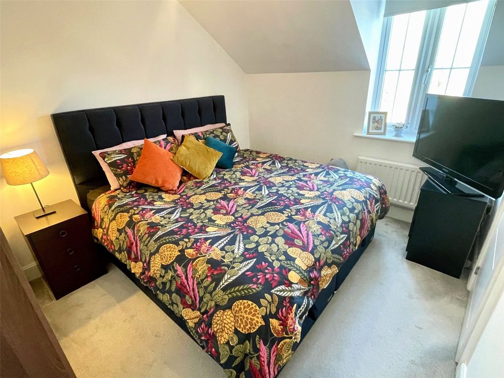 Property photo 3 of 17 Bedroom