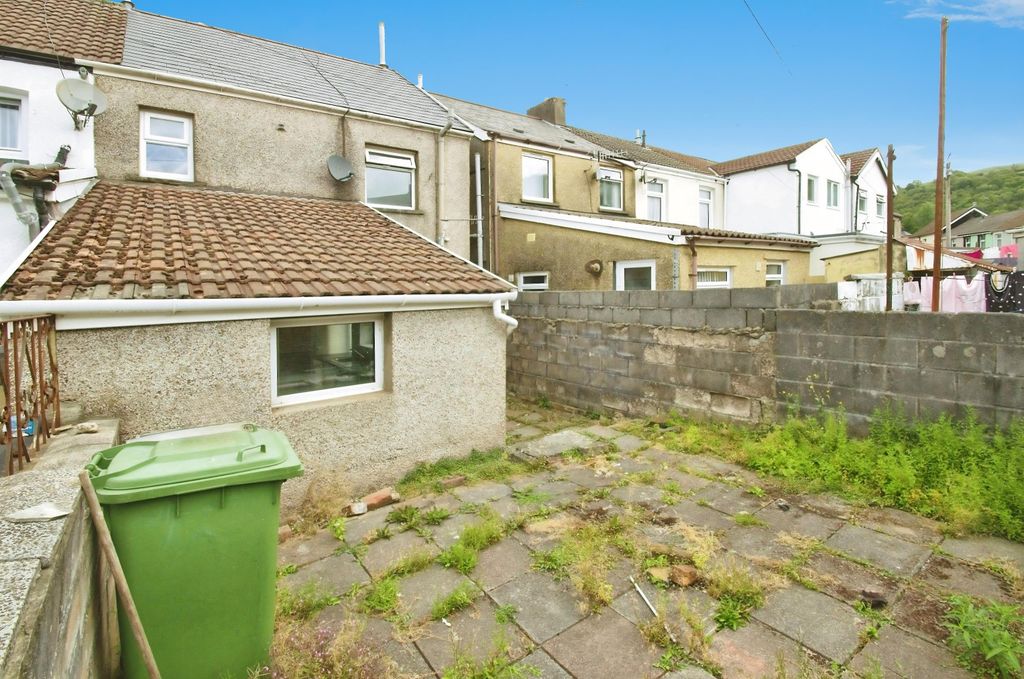 Property photo 2 of 7 Garden