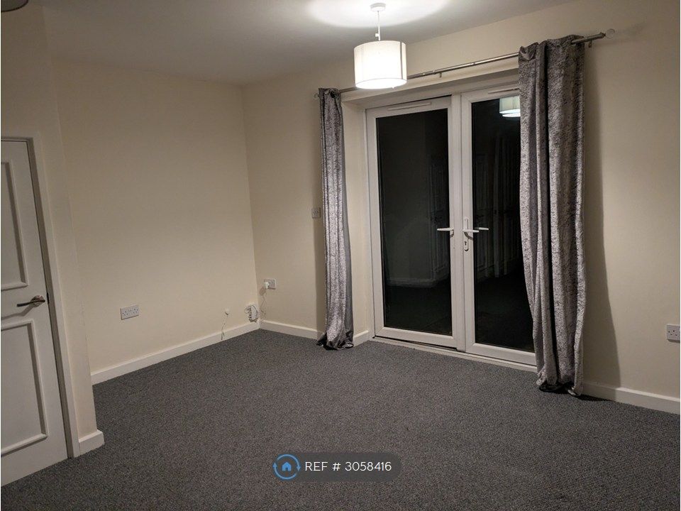 Property photo 3 of 9 Living Room