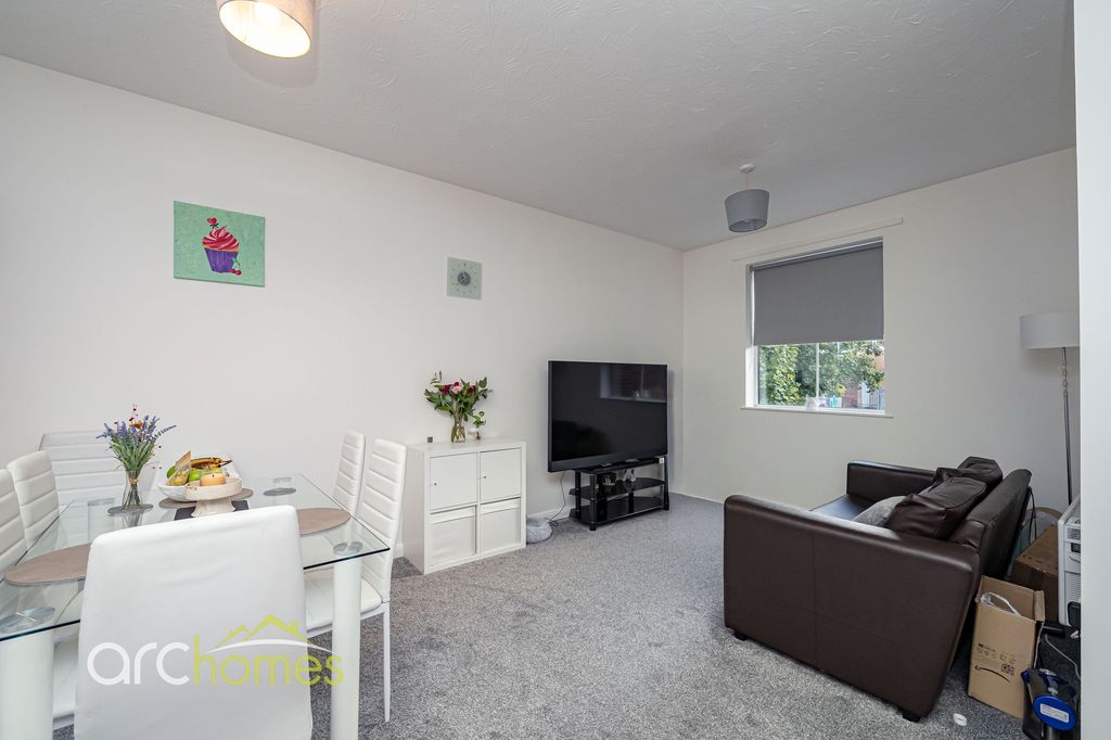 Property photo 3 of 13