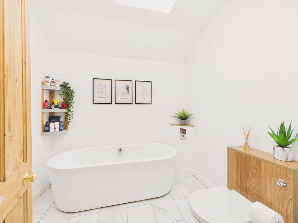 Property photo 3 of 15 Bathroom