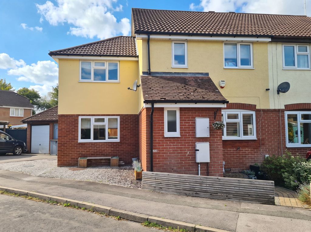 Property photo 1 of 32