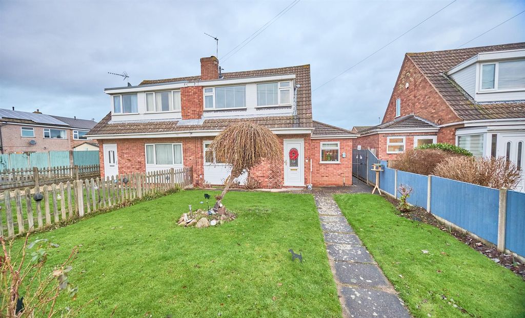 Property photo 1 of 16 Marigold Drive, Burbage 15.Jpg