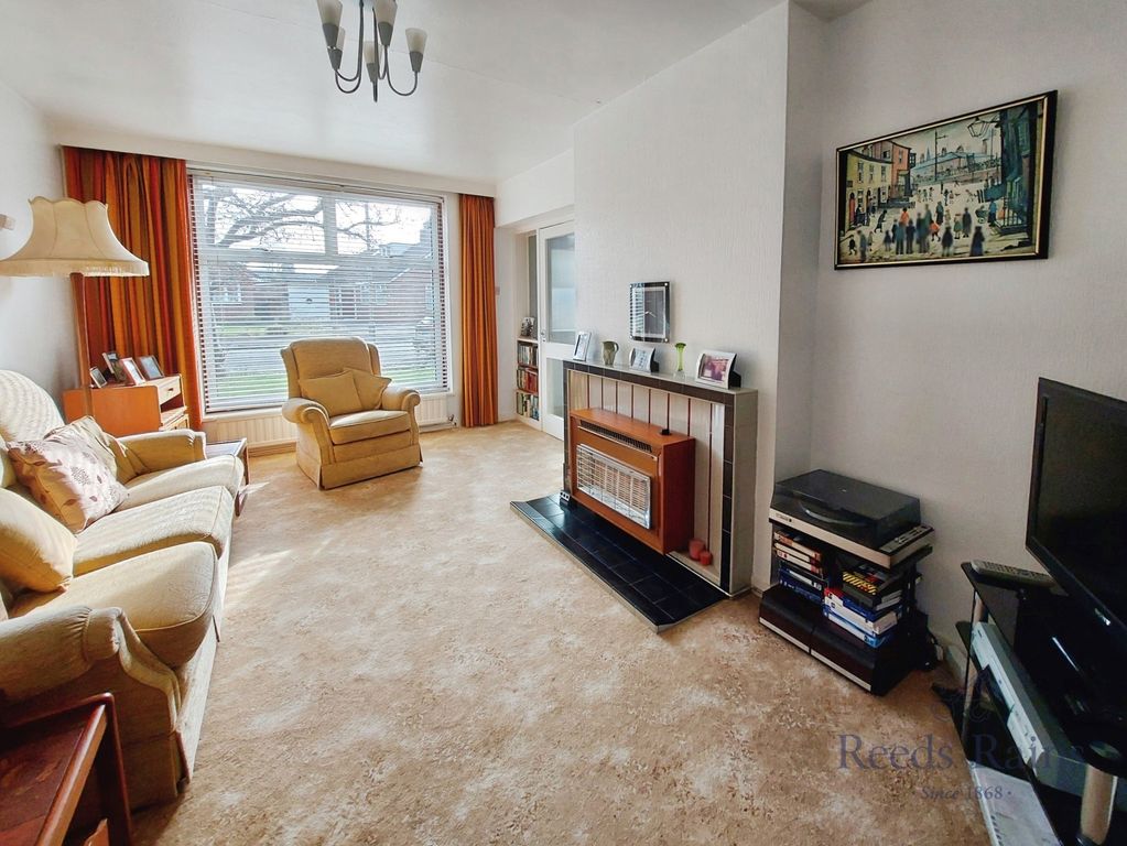 Property photo 3 of 20 Lounge