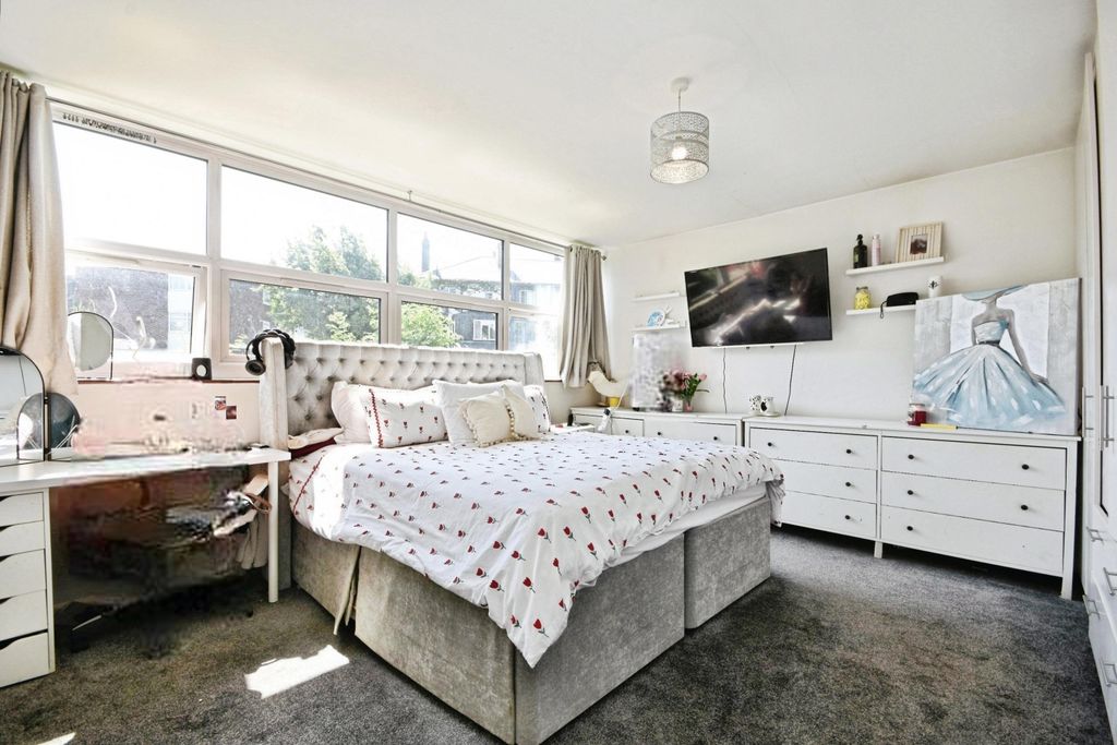 Additional image 10 of 2 bed flat for saleTower Hill, Brentwood CM14