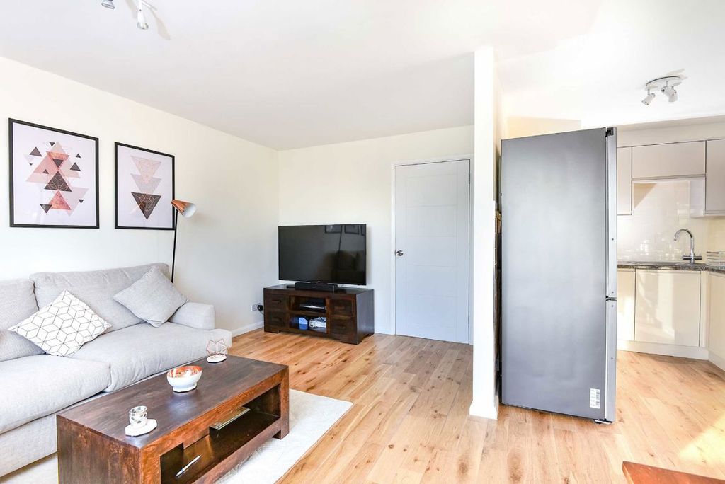 Property photo 3 of 8