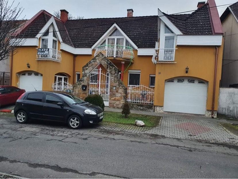 Property photo 1 of 11
