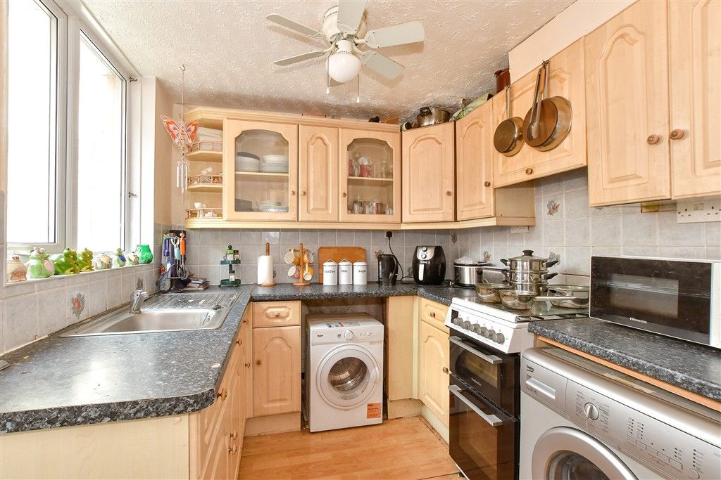 Property photo 3 of 6 Kitchen