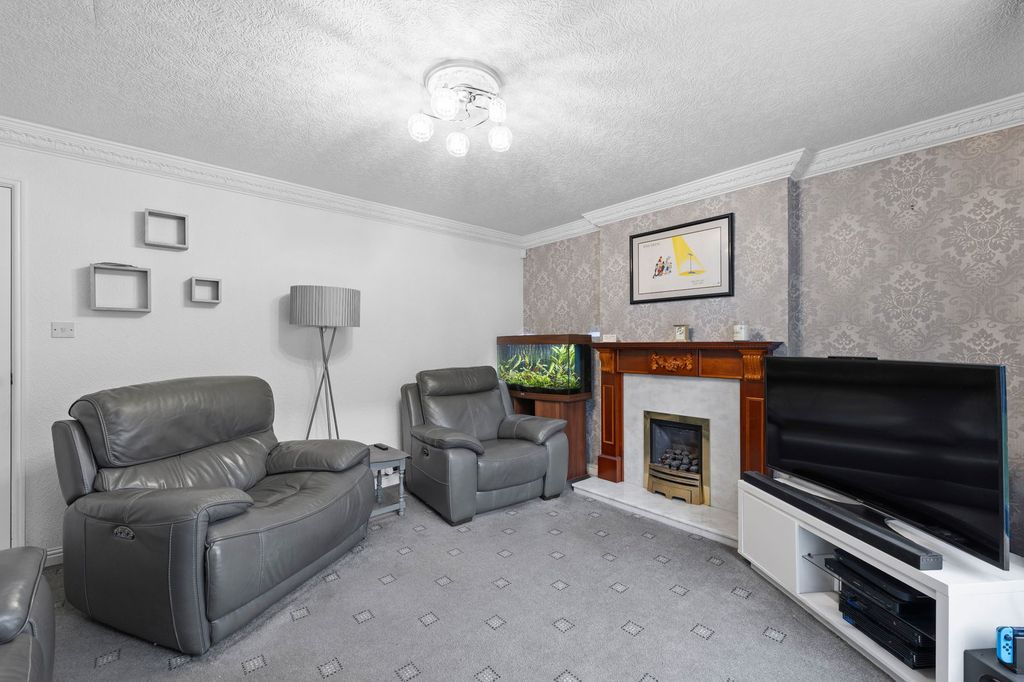 Property photo 3 of 32