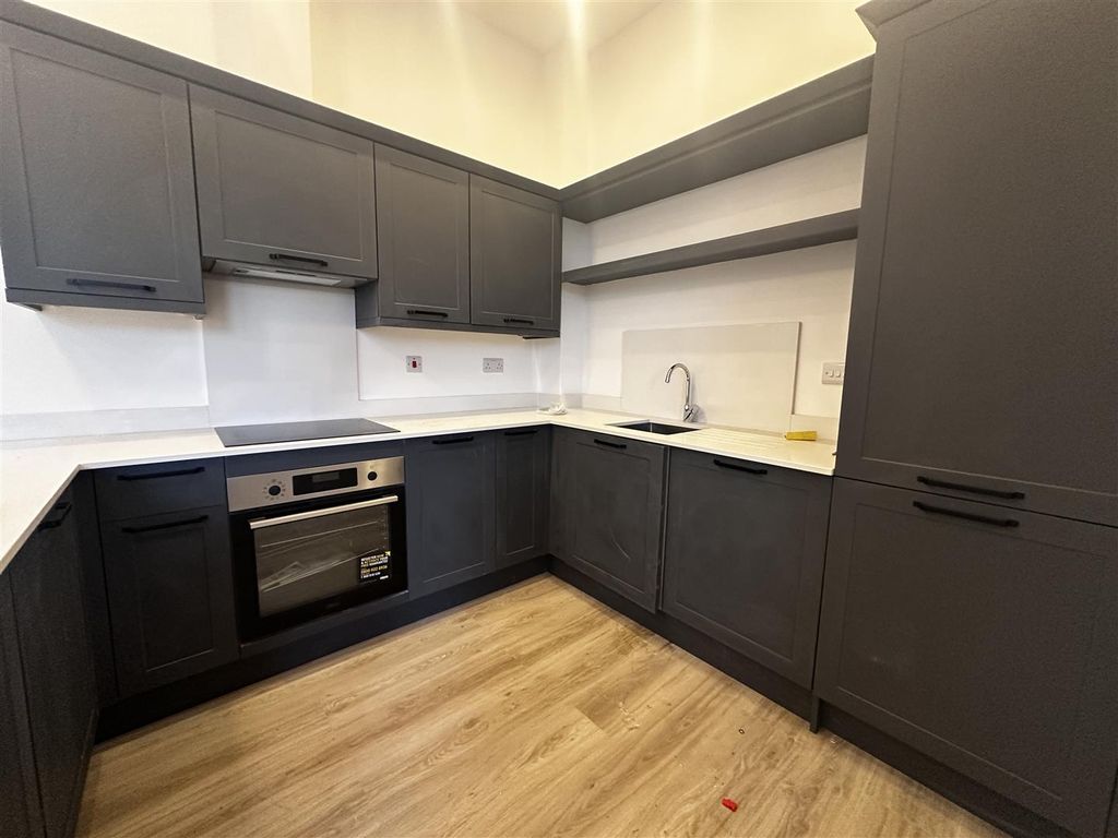 Property photo 2 of 7 Kitchen/Lounge