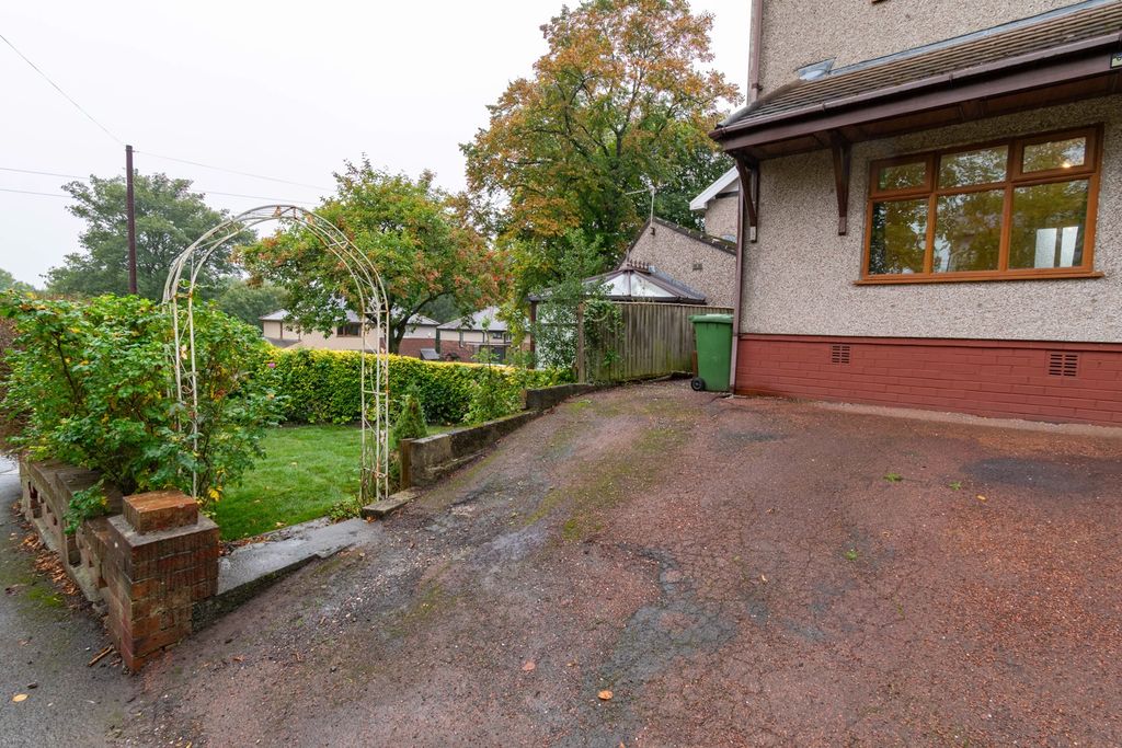 Property photo 2 of 18 Front 2