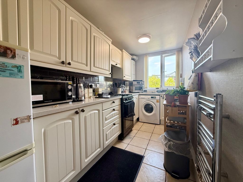Property photo 3 of 6 Kitchen