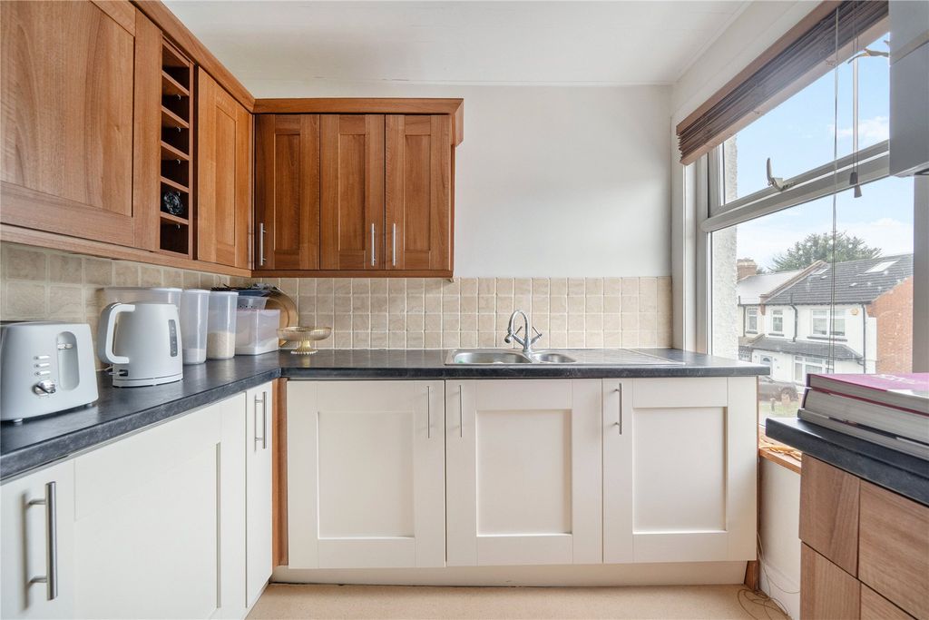 Property photo 3 of 8 Picture No. 12