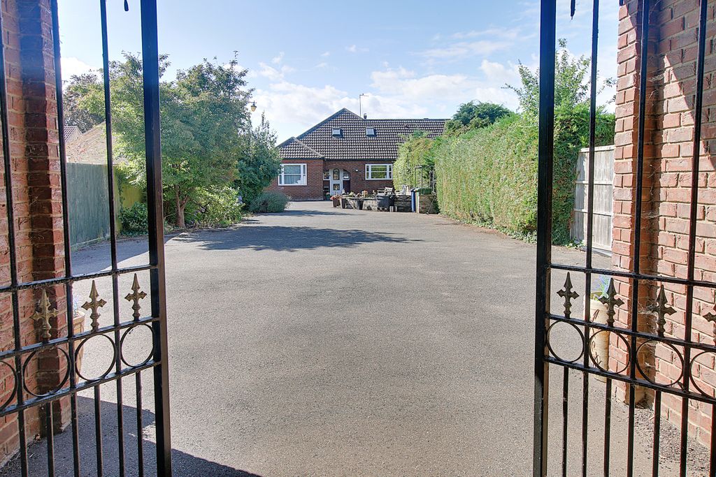 Property photo 1 of 33