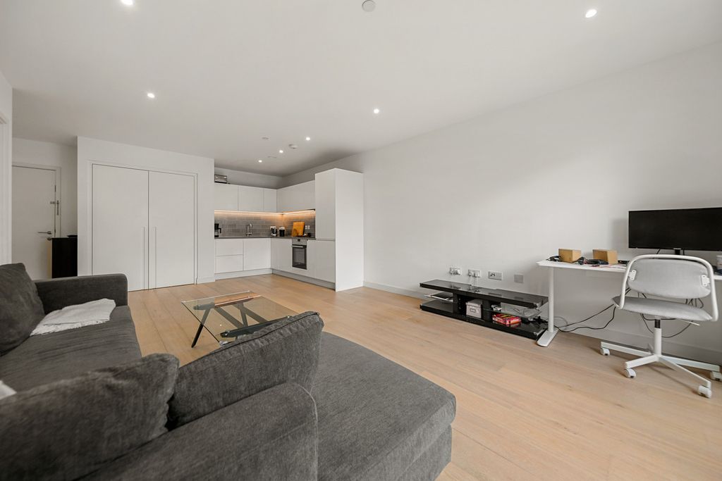 Property photo 2 of 19