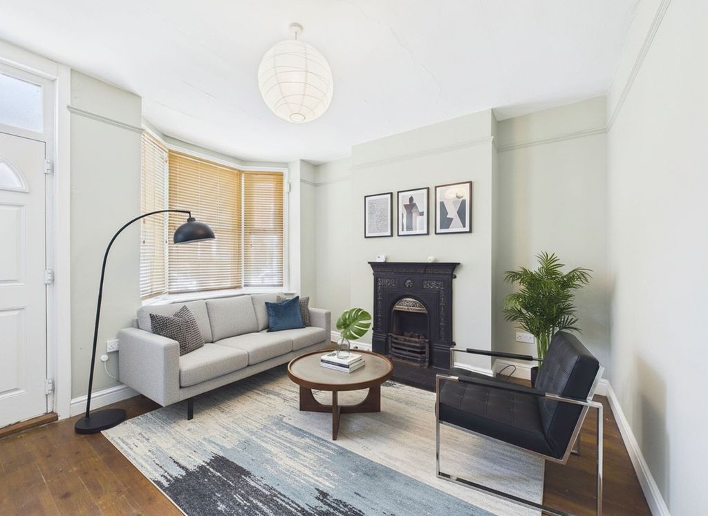 Property photo 1 of 16 Lounge (Virtually Furnished)