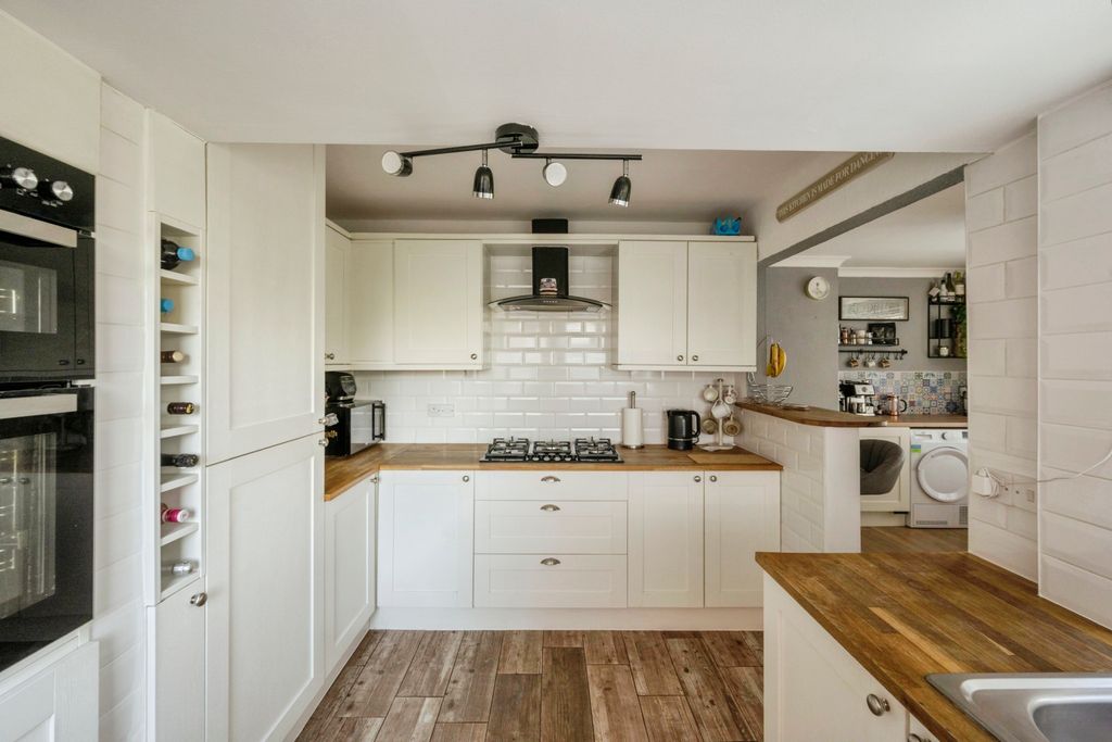 Property photo 3 of 15 Kitchen