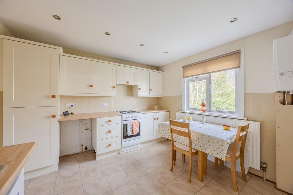 Property photo 3 of 19 Kitchen