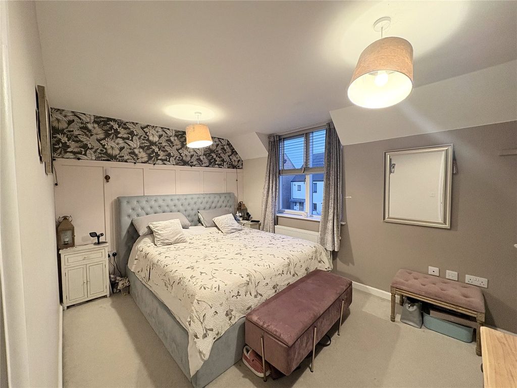 Property photo 3 of 8 Picture No. 10