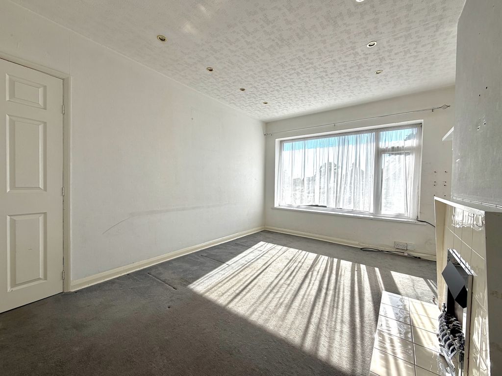 Property photo 3 of 12 Living/Dining Area
