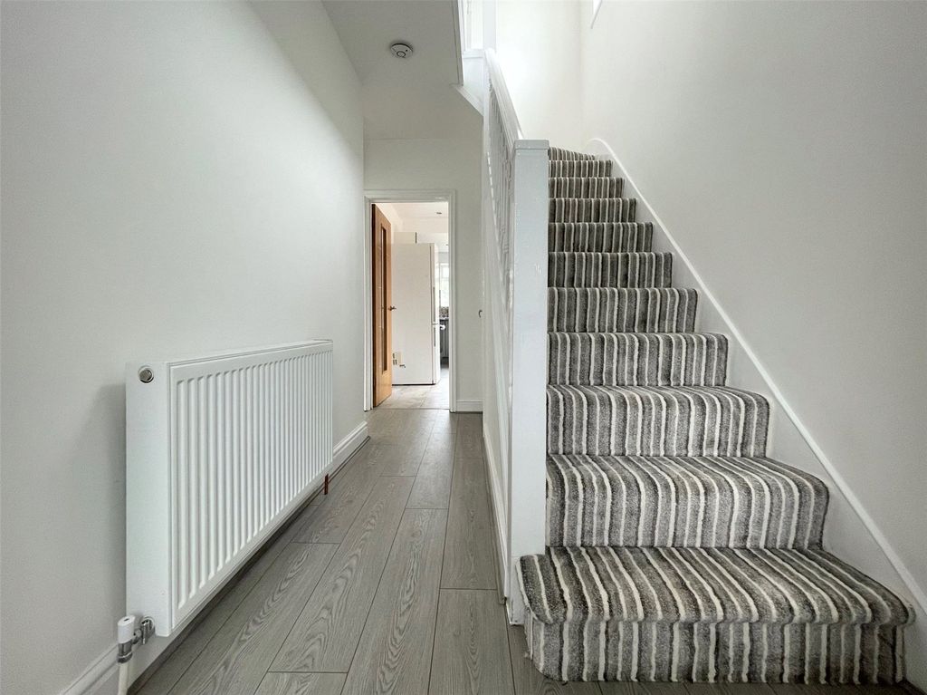Property photo 2 of 18 Hallway