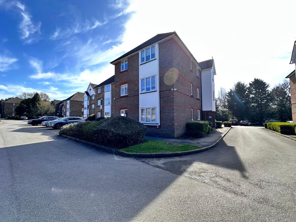 Property photo 1 of 8 One Bed Flat To Rent Granville Place, Pinner Ha5