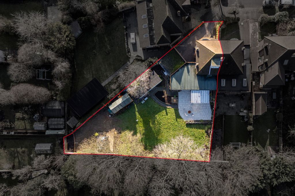 Property photo 2 of 33